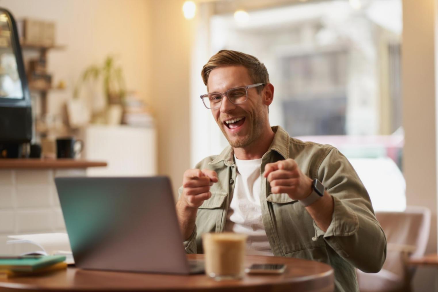 Sesión de consultoría financiera personalizada con herramientas creativas